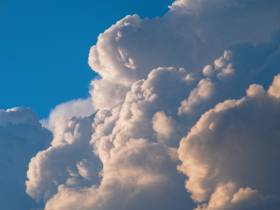 La tête dans les nuages