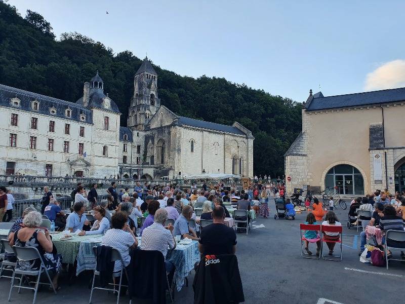 Marché fermier avec restauration 