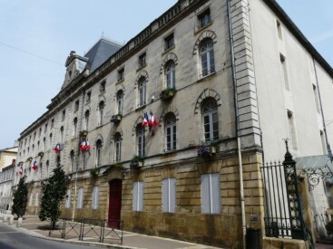 Building and garden featured on the page for Bergerac
