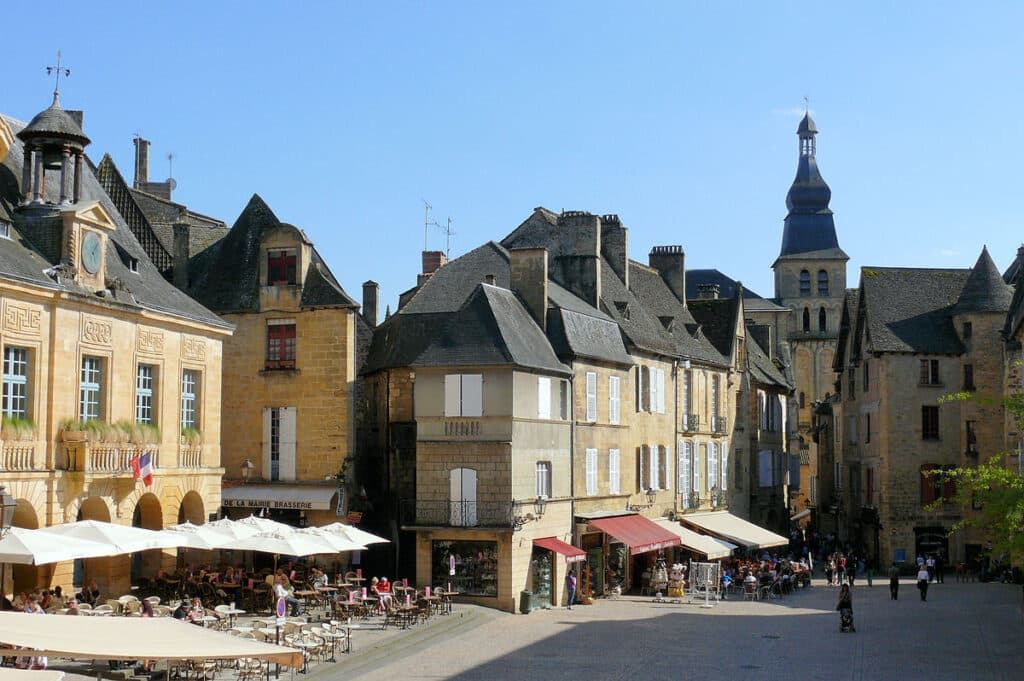 Place de la Liberté and the stone facades in Sarlat