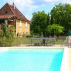 Outdoor swimming pool Les Gîtes du Breuilh
