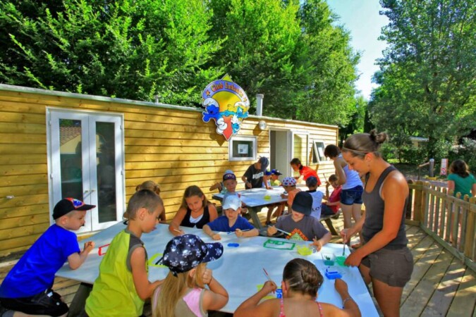 Club per bambini al Camping La Châtaigneraie in Périgord