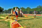 Mini golf e tennis Camping La Châtaigneraie en Périgord