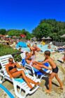 Piscina al Camping La Châtaigneraie nel Périgord