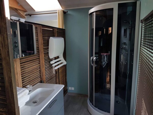 les granges de Sara dordogne : bagno con doccia