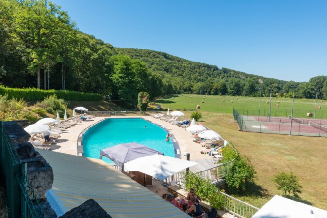Ristoranti Château La Fleunie: grill a bordo piscina
