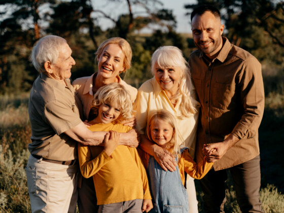 <a href=\"https://www.magnific.com/fr/photos-gratuite/membres-famille-plan-moyen-