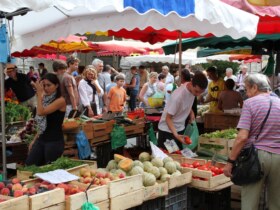 Marché traditionnel du dimanche